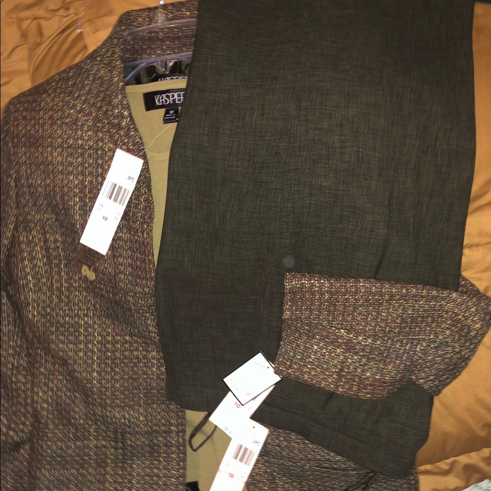 Beautiful Kasper 3 piece pantsuit.